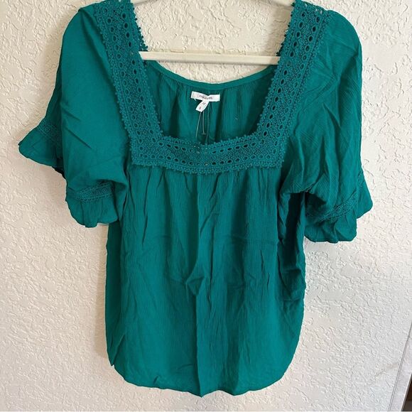 Maurices Flowy Green Crochet Neckline Top Size Small NWT - Picture 4 of 5